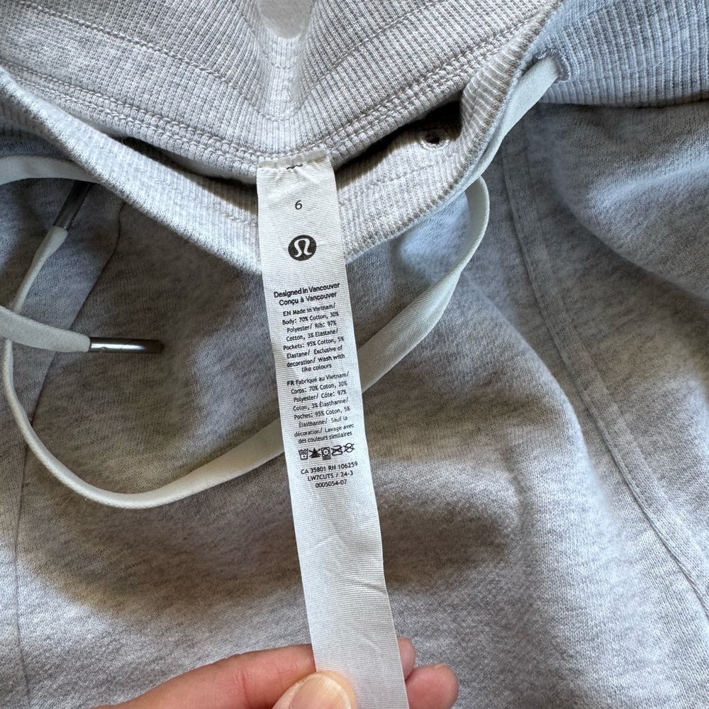 lululemon High Rise Scuba Short - Picture 3 of 3